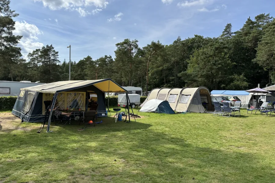 Camping Veluwe Stellplatz Spatz mit privaten sanitären Einrichtungen 1