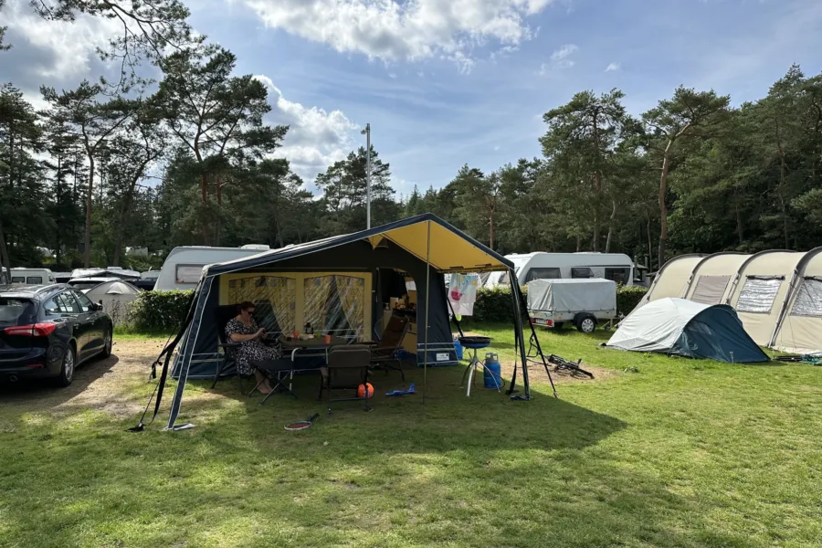 Camping Veluwe Stellplatz Spatz mit privaten sanitären Anlagen 7