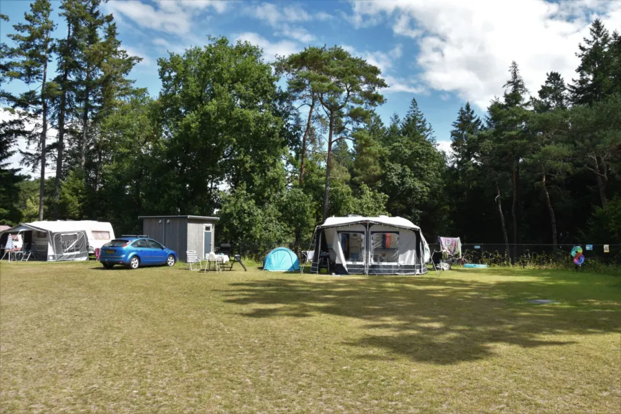Camping Vierhouten Stellplatz mit eigener Sanitäreinheit Wouw 12