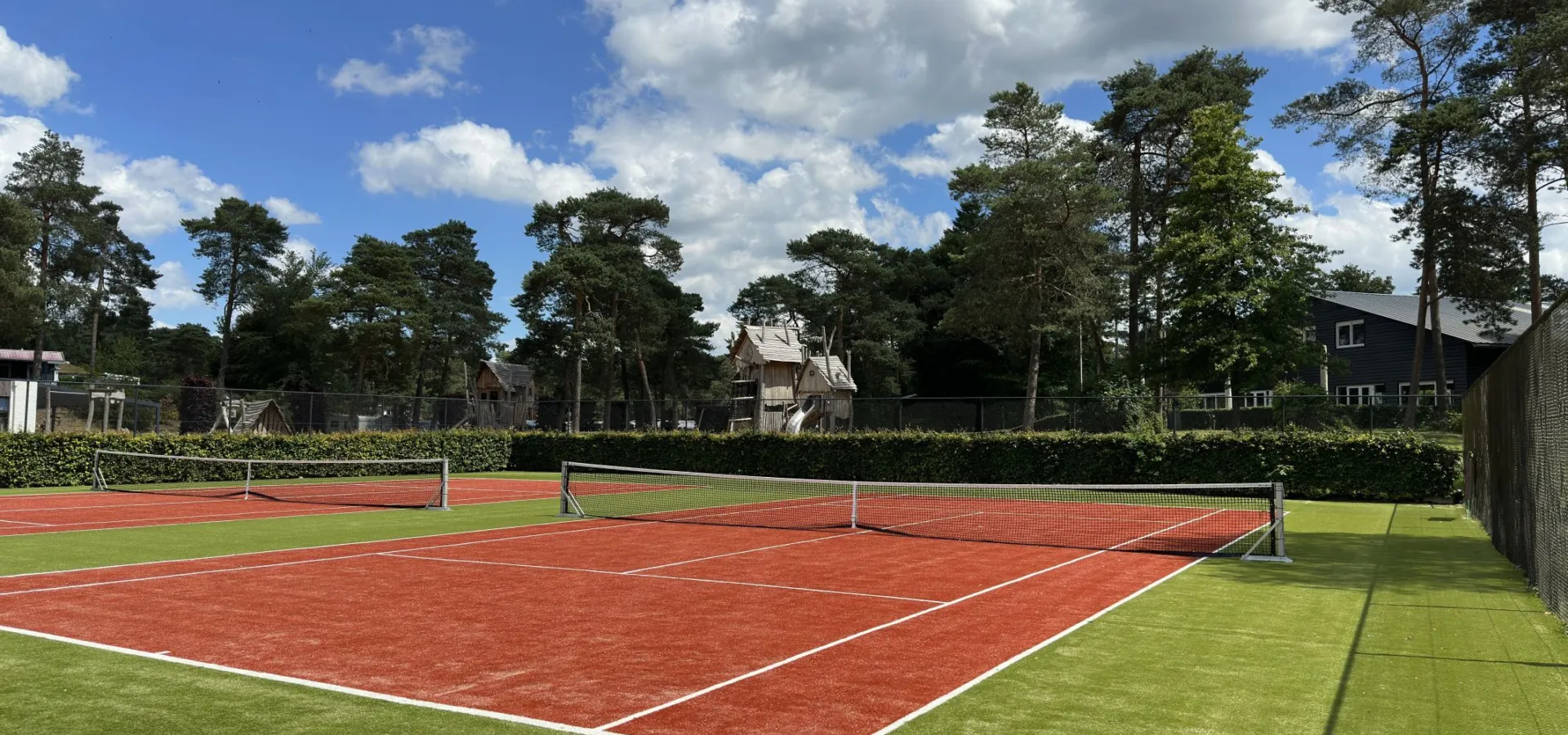 Camping Veluwe Tennisplatz Trampolin 8