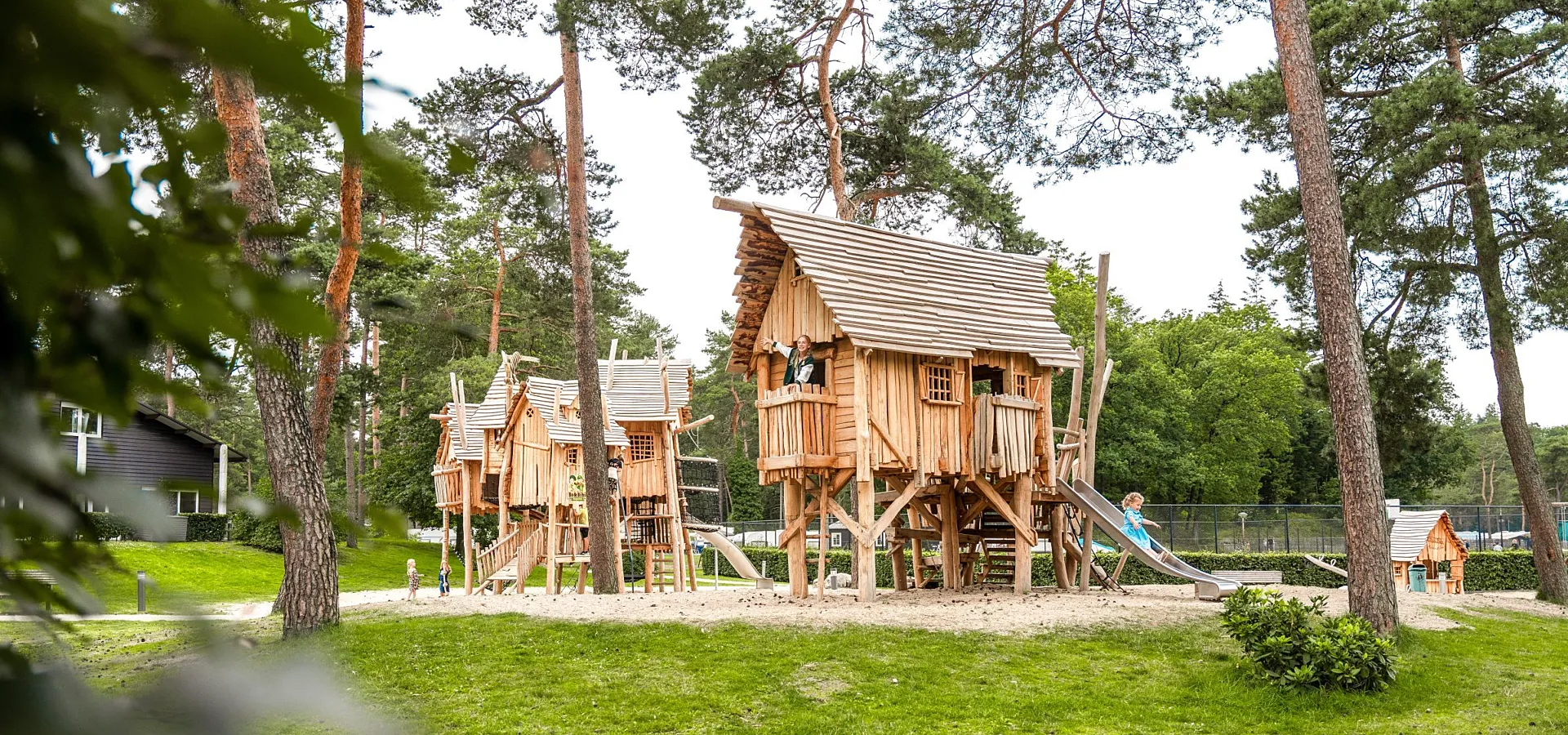 Campingplatz mit Indoor-Spielplatz und Hallenbad 52