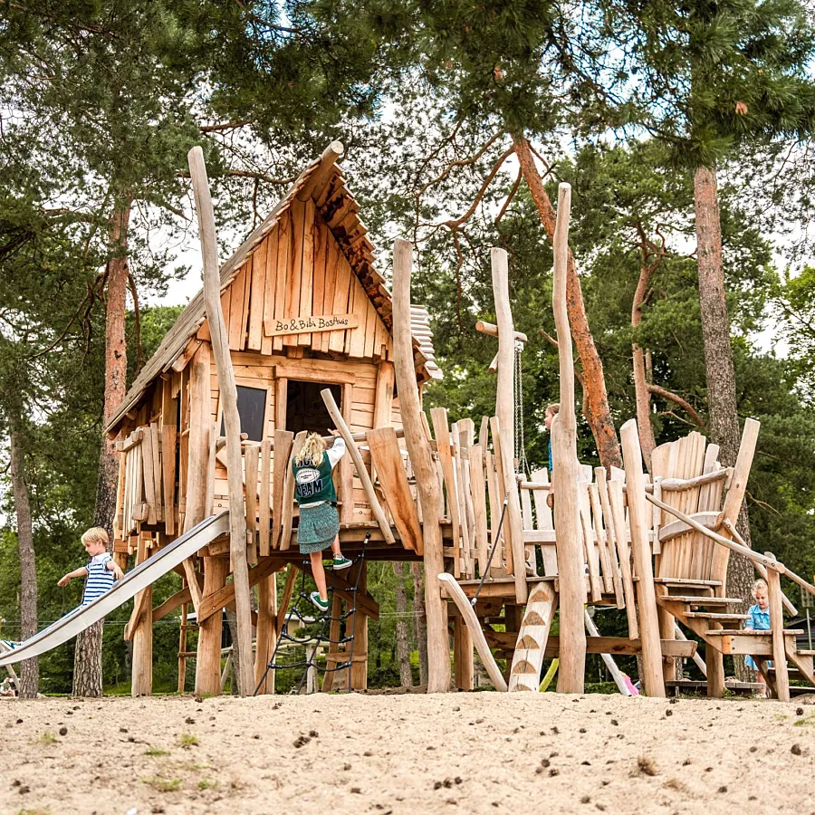 Campingplatz mit Indoor-Spielplatz und Hallenbad 50